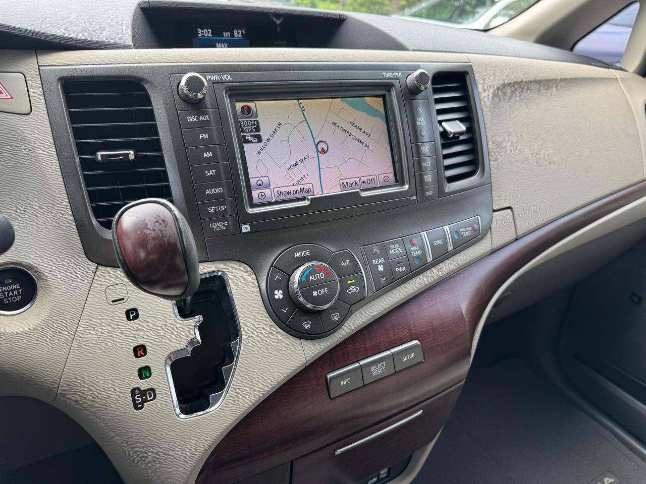 Toyota Sienna  2011