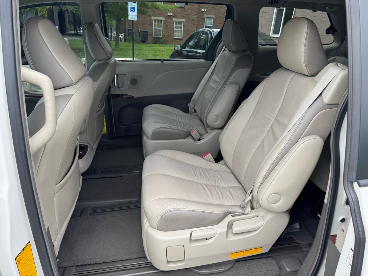 Toyota Sienna  2011