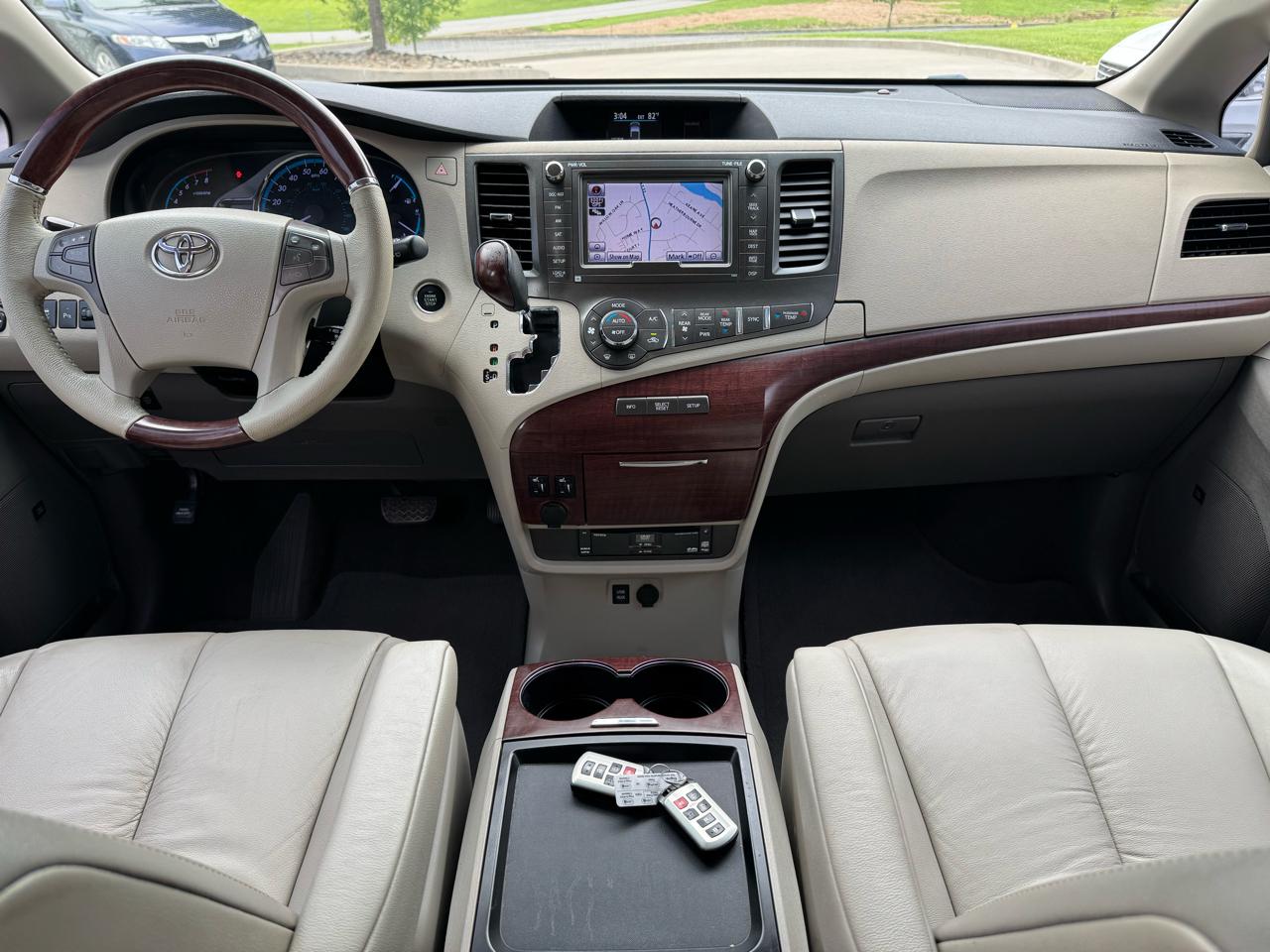 Toyota Sienna  2011