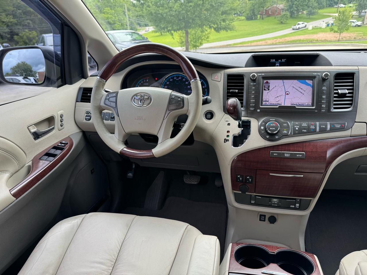 Toyota Sienna  2011