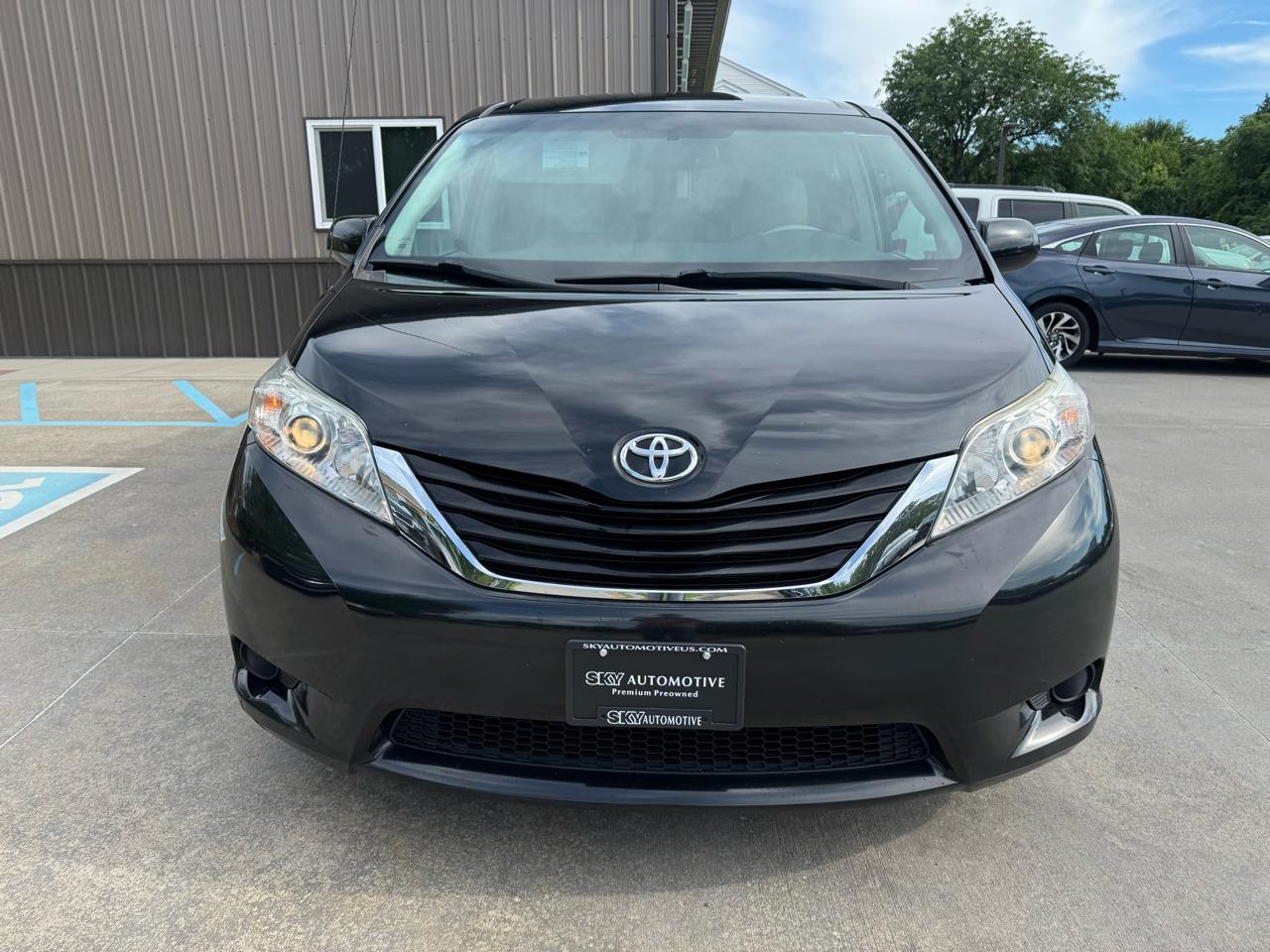 Toyota Sienna  2012