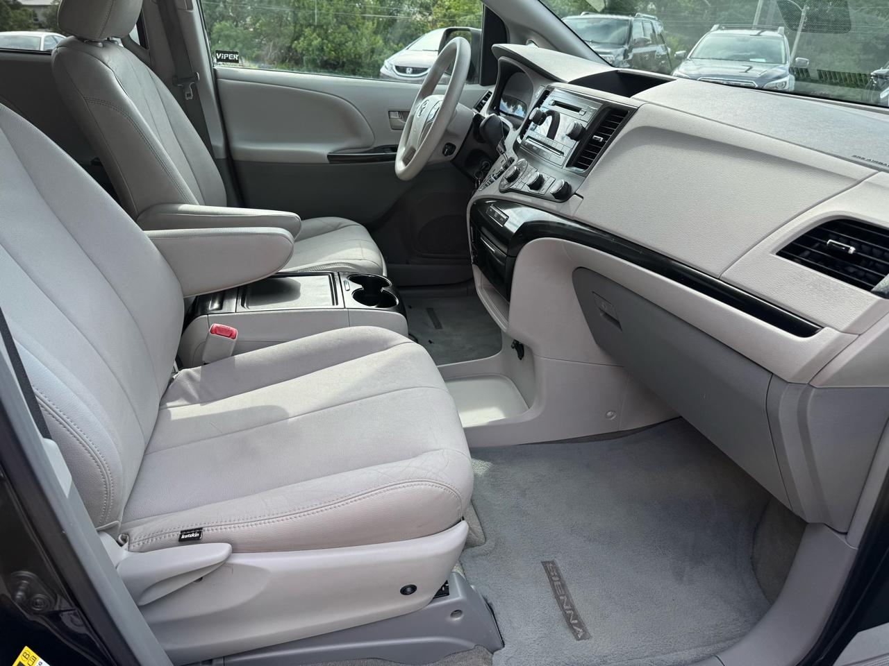 Toyota Sienna  2012