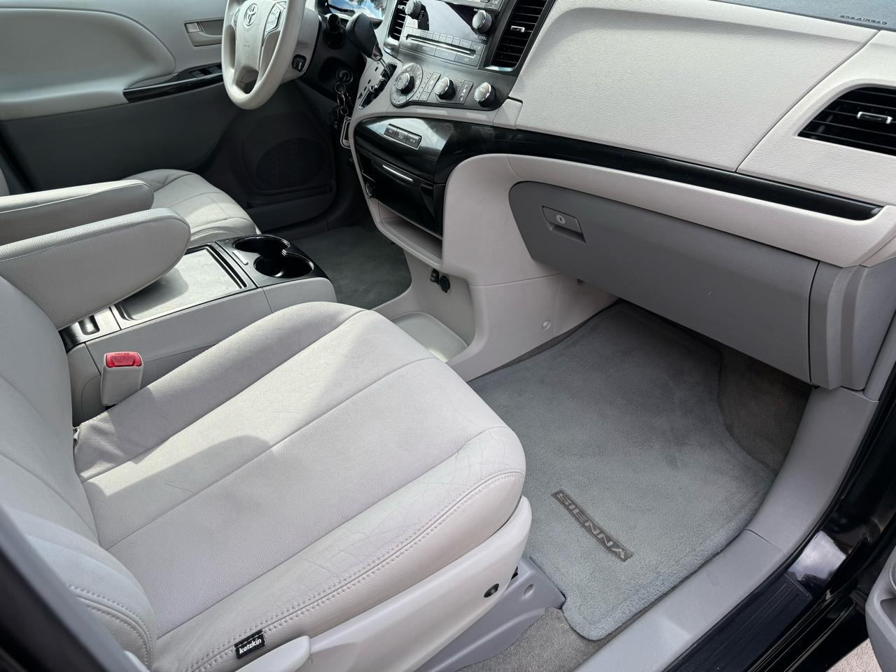 Toyota Sienna  2012