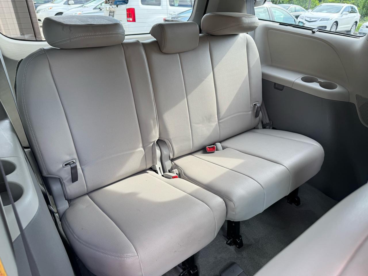Toyota Sienna  2012