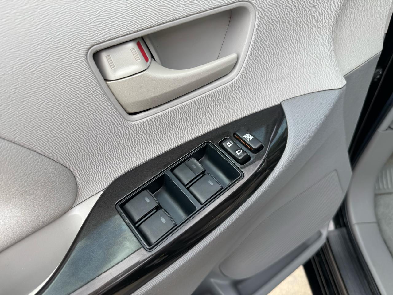 Toyota Sienna  2012