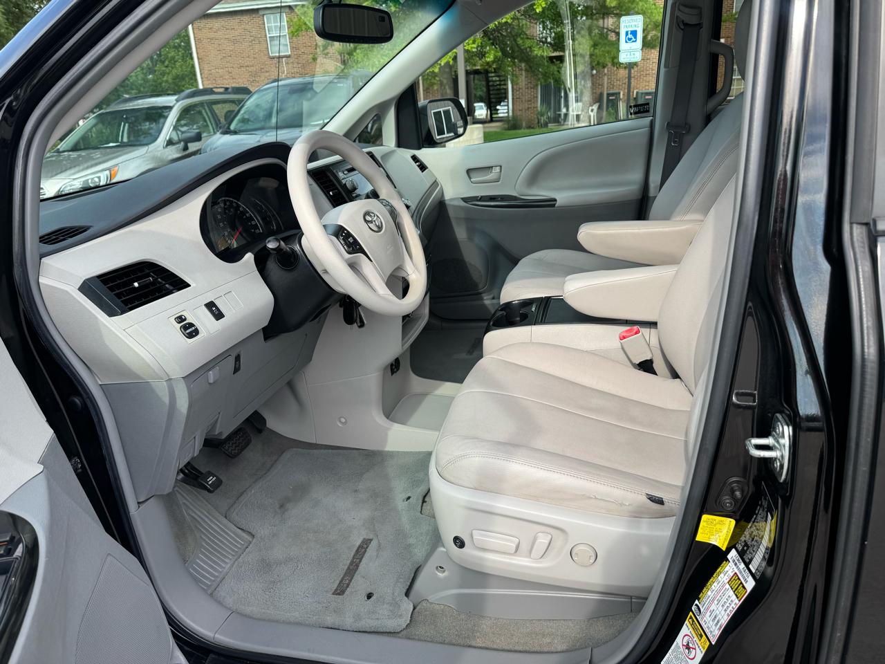 Toyota Sienna  2012
