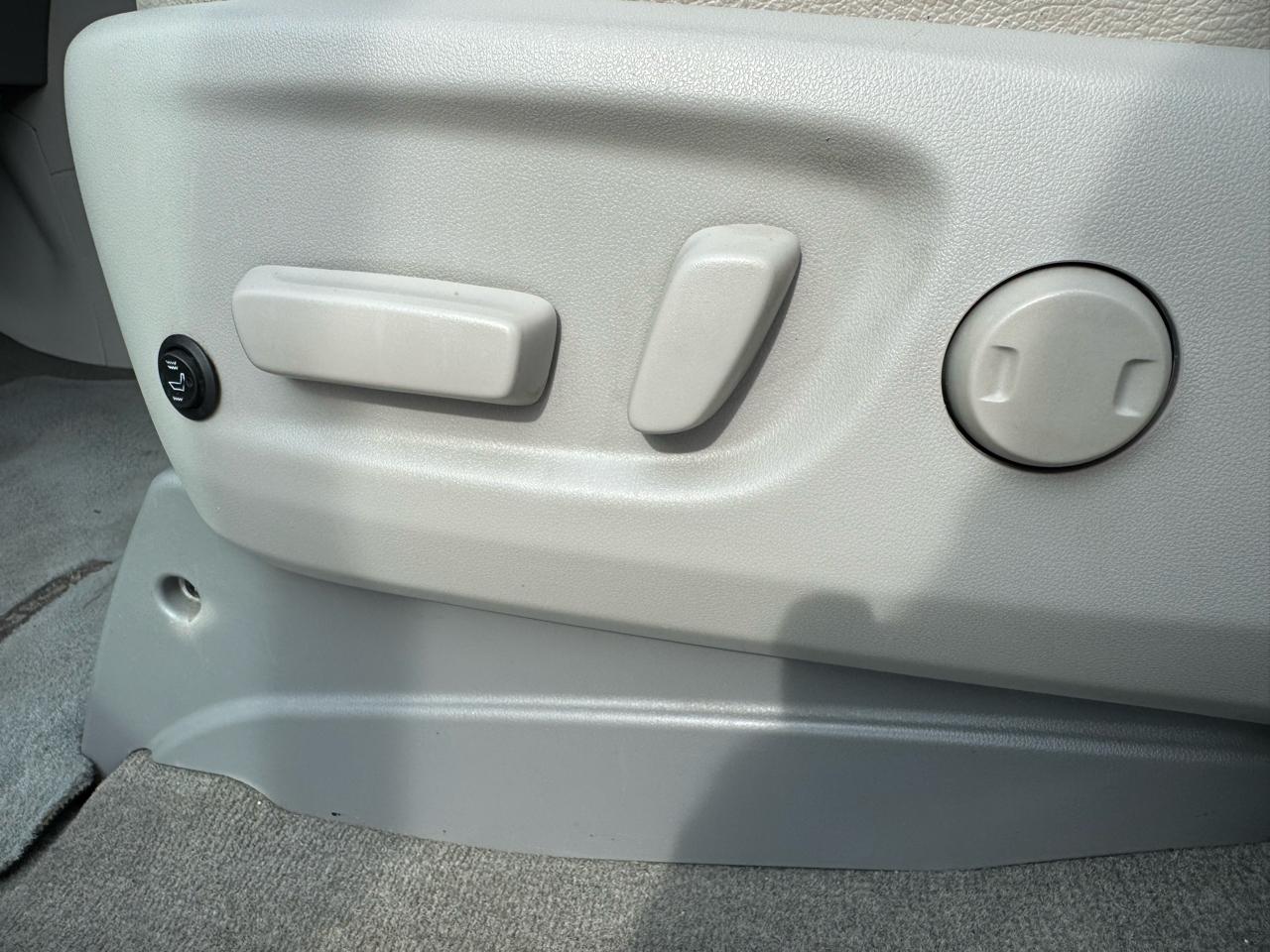 Toyota Sienna  2012