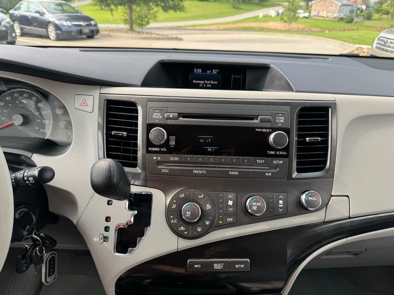 Toyota Sienna  2012