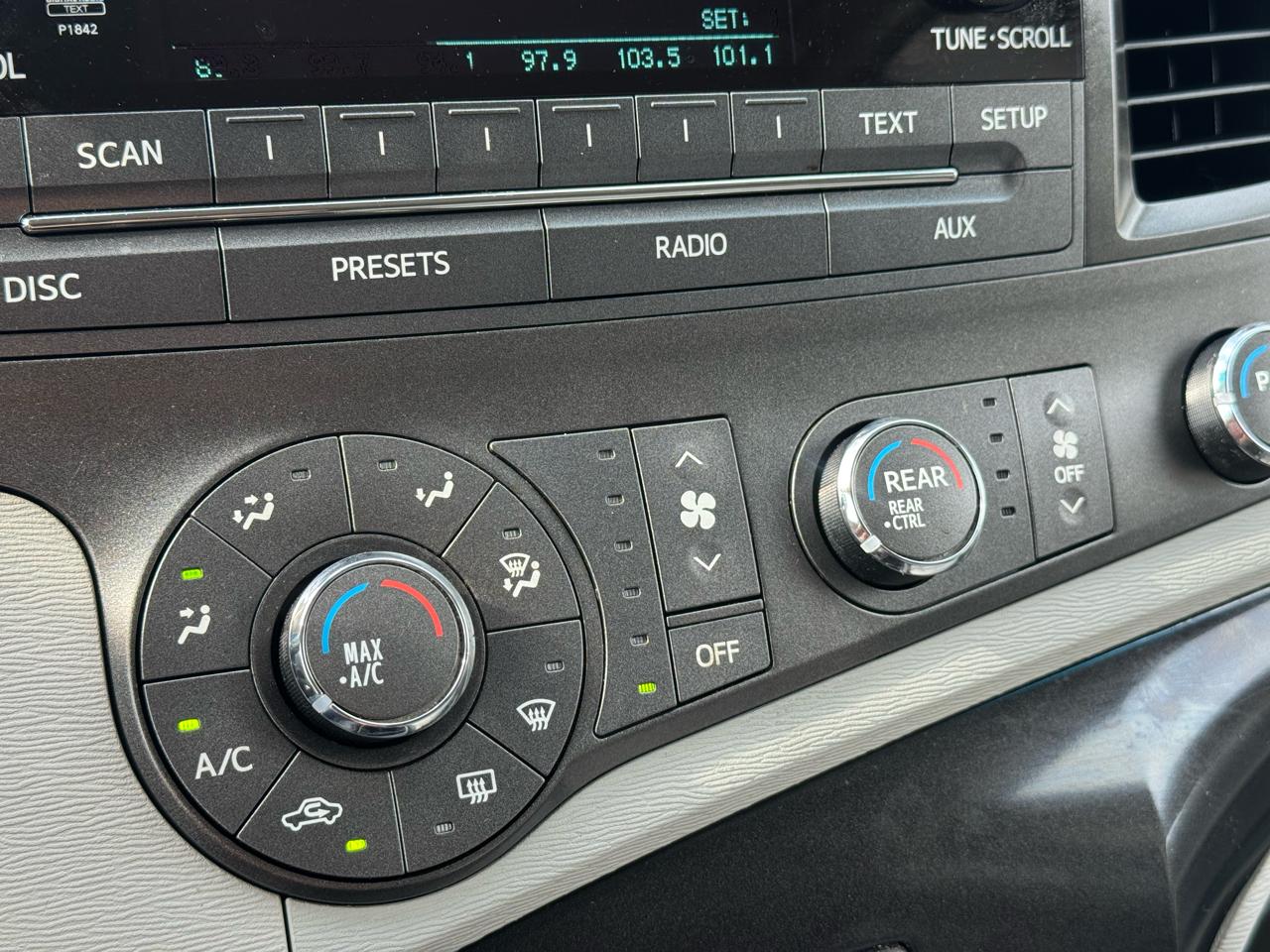 Toyota Sienna  2012