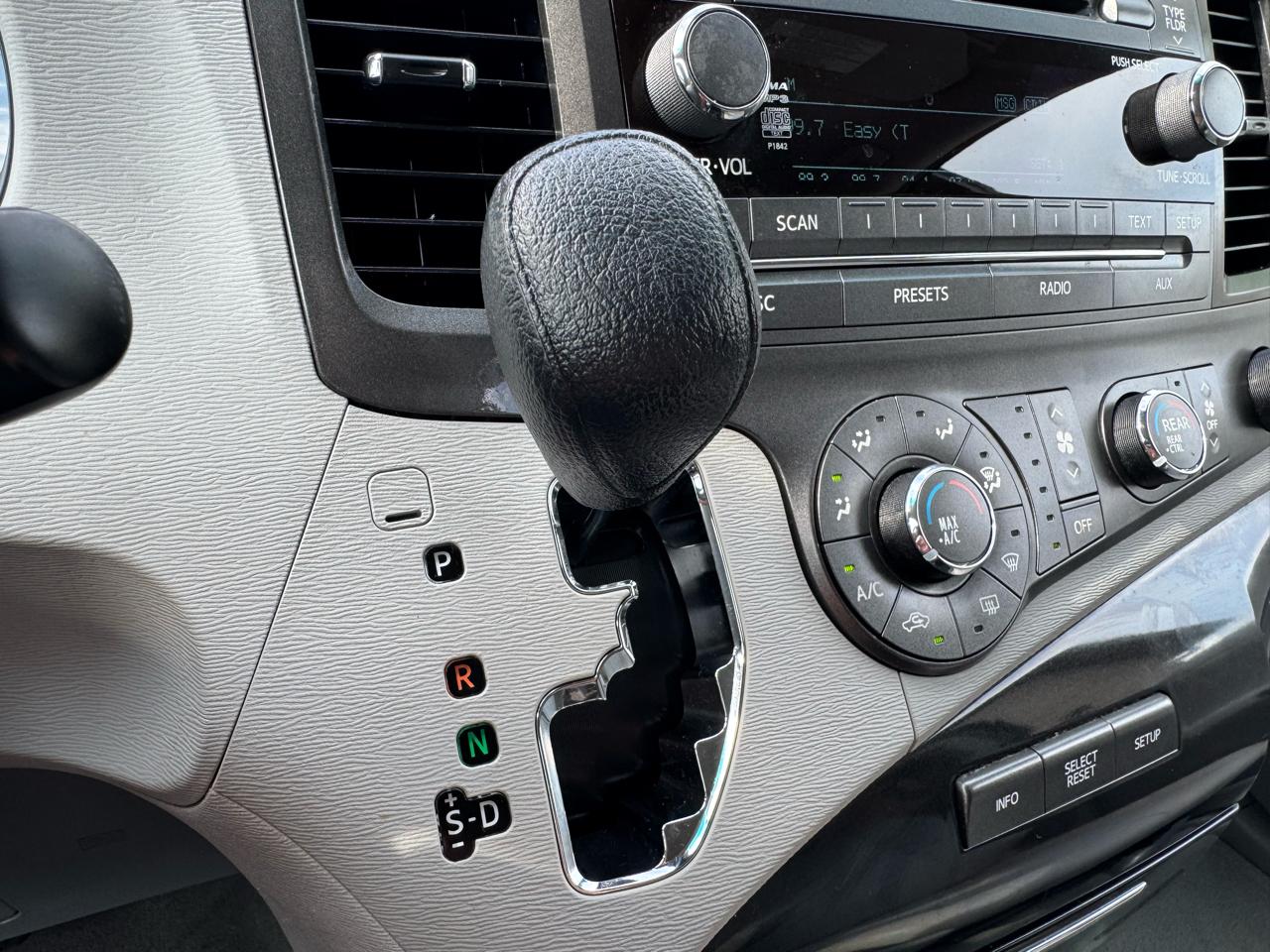 Toyota Sienna  2012