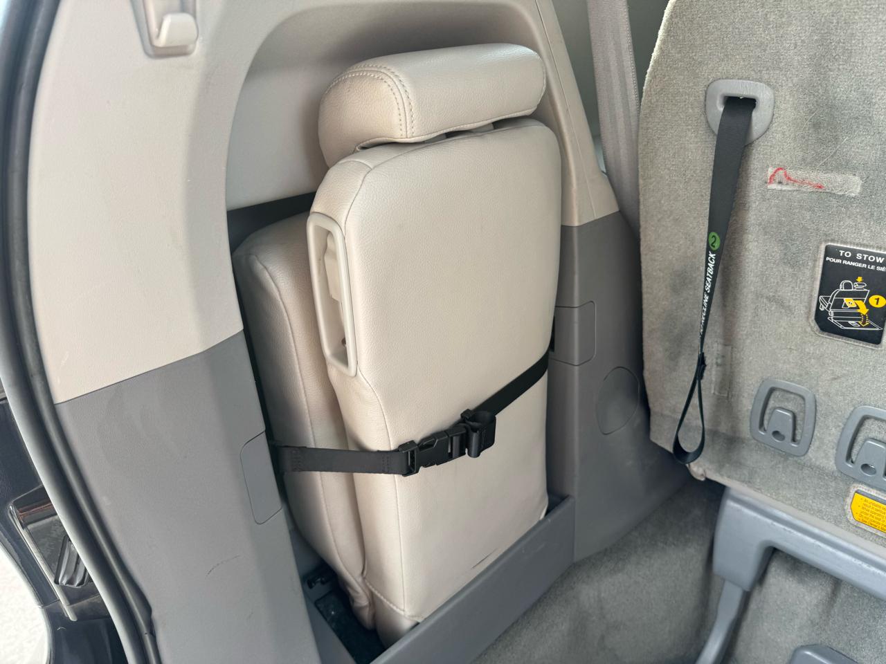 Toyota Sienna  2012
