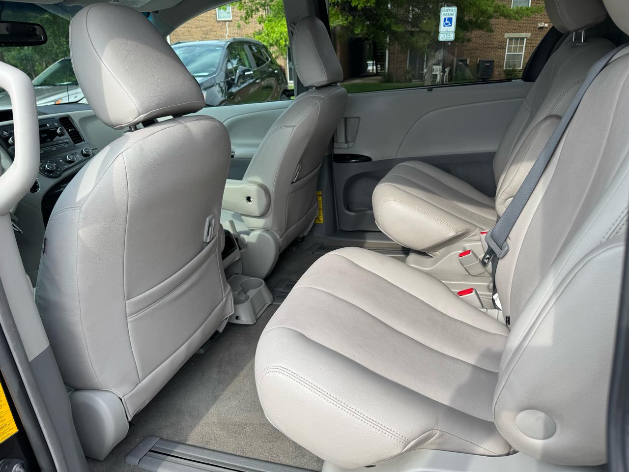 Toyota Sienna  2012