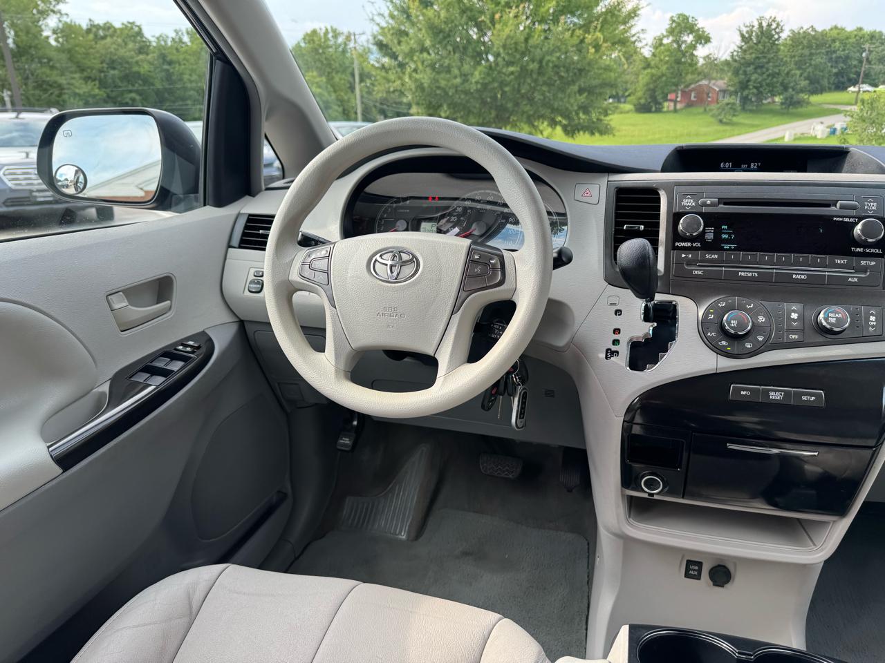 Toyota Sienna  2012