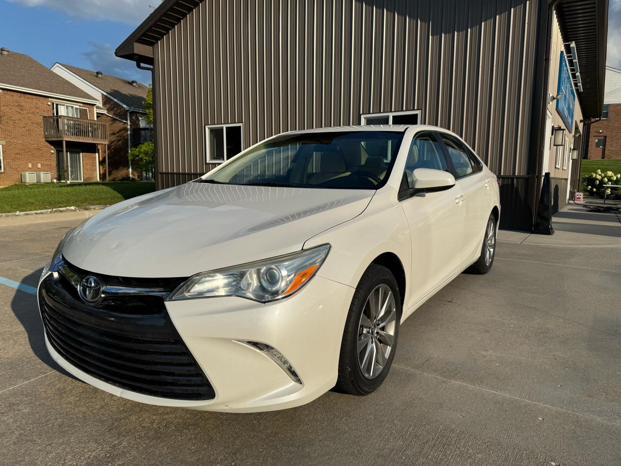 Toyota Camry 4dr Sdn I4 Auto XLE (Natl) 2015