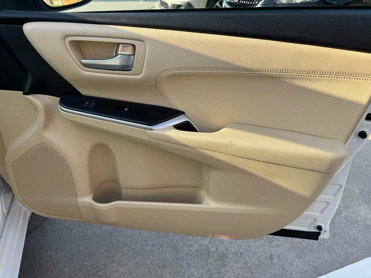 Toyota Camry 4dr Sdn I4 Auto XLE (Natl) 2015