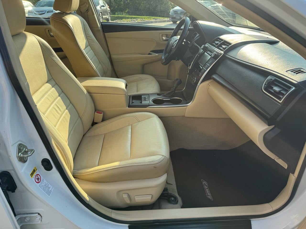 Toyota Camry 4dr Sdn I4 Auto XLE (Natl) 2015