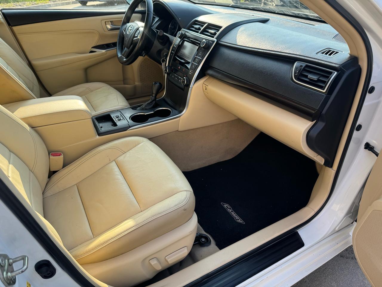 Toyota Camry 4dr Sdn I4 Auto XLE (Natl) 2015