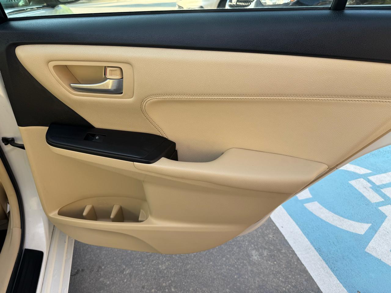 Toyota Camry 4dr Sdn I4 Auto XLE (Natl) 2015