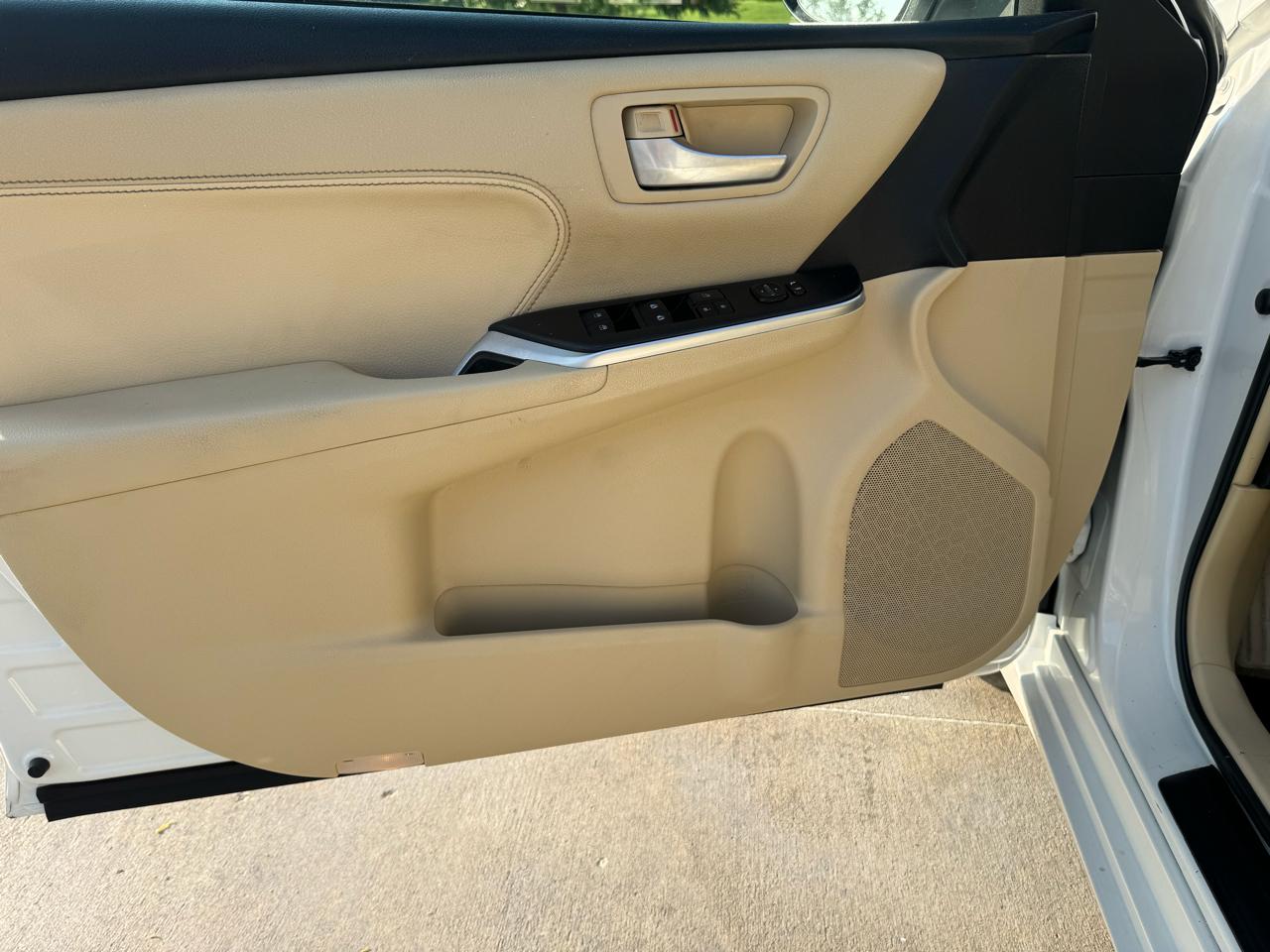Toyota Camry 4dr Sdn I4 Auto XLE (Natl) 2015