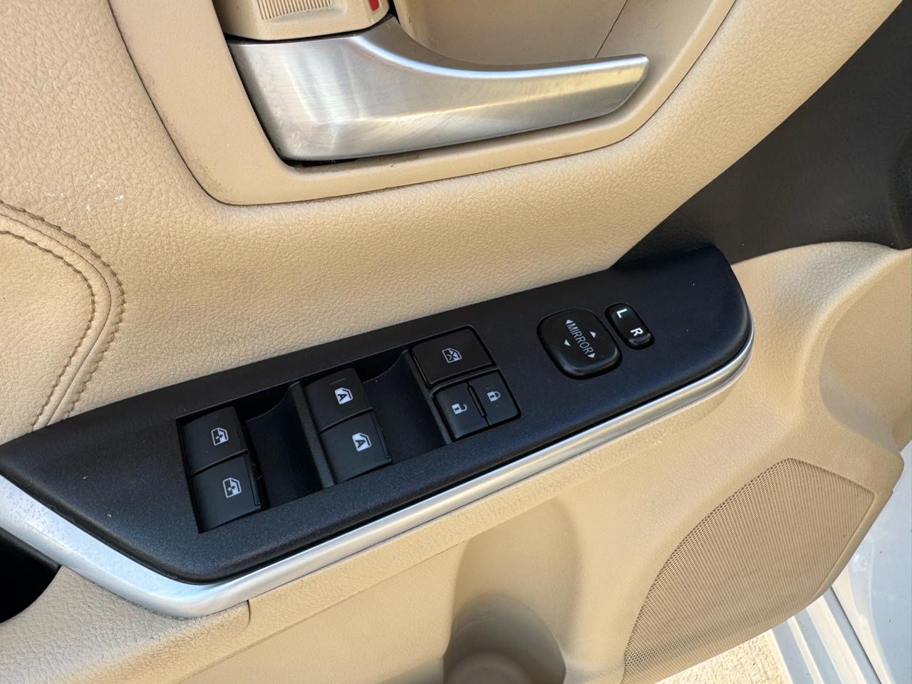 Toyota Camry 4dr Sdn I4 Auto XLE (Natl) 2015