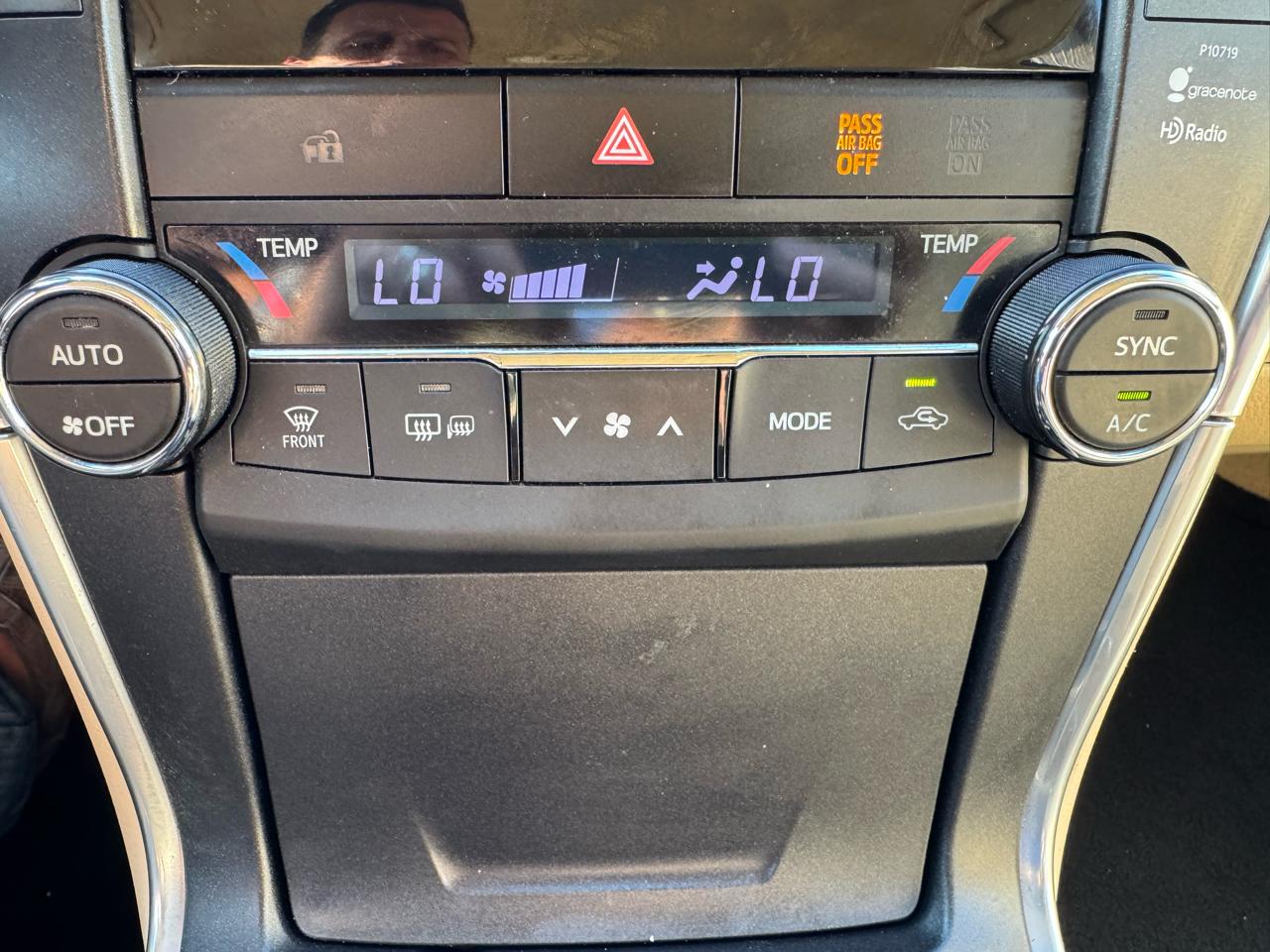 Toyota Camry 4dr Sdn I4 Auto XLE (Natl) 2015