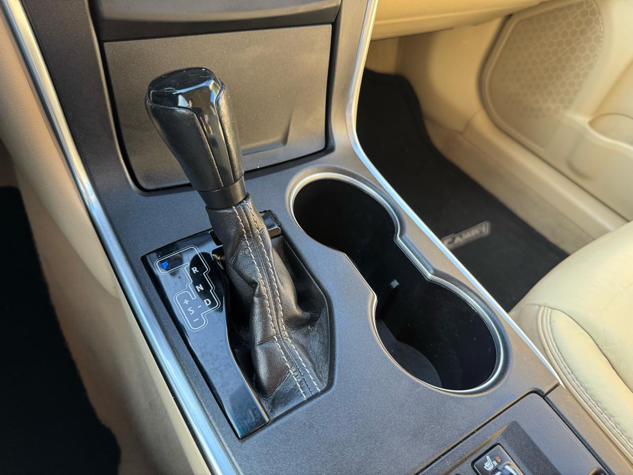 Toyota Camry 4dr Sdn I4 Auto XLE (Natl) 2015