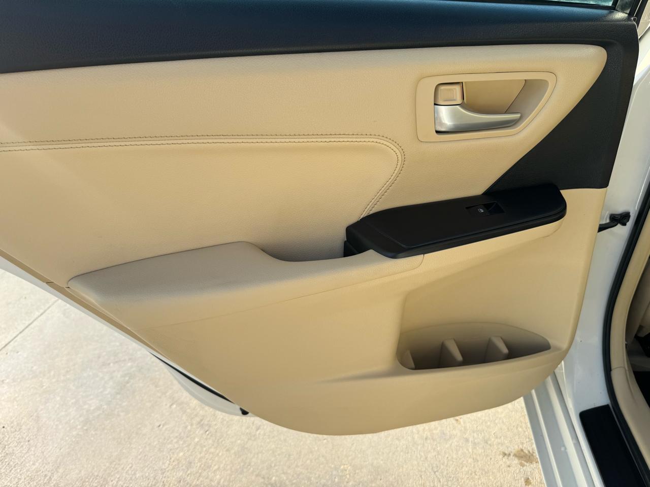Toyota Camry 4dr Sdn I4 Auto XLE (Natl) 2015