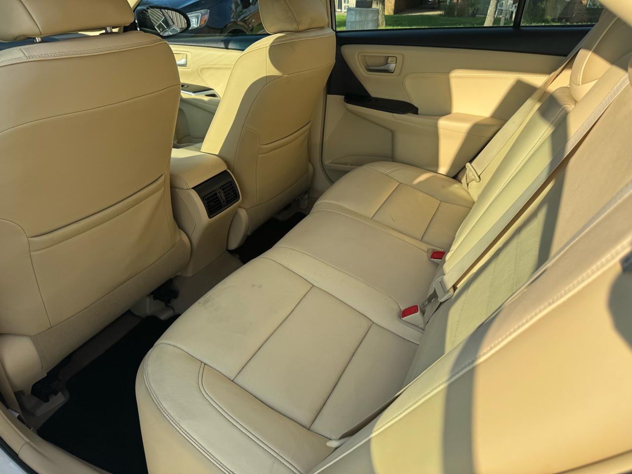 Toyota Camry 4dr Sdn I4 Auto XLE (Natl) 2015