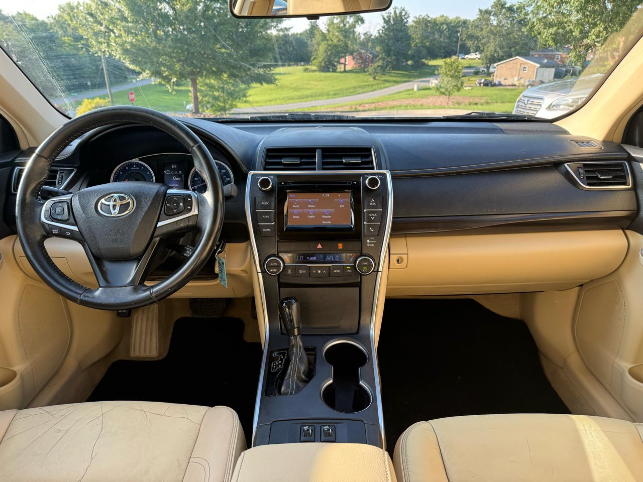 Toyota Camry 4dr Sdn I4 Auto XLE (Natl) 2015