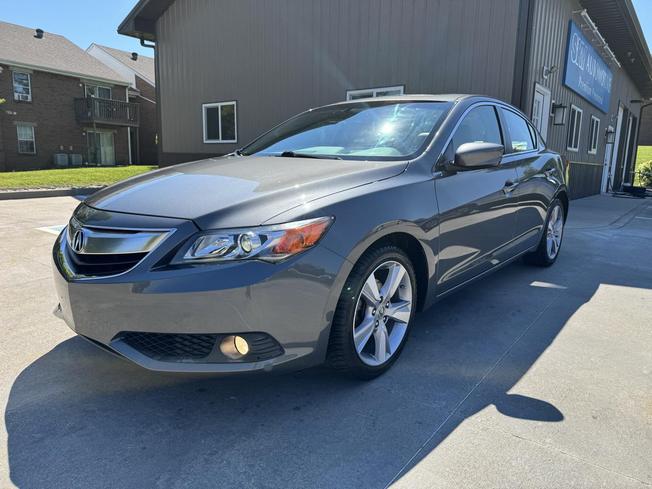 Acura ILX 4dr Sdn 2.0L Tech Pkg 2013
