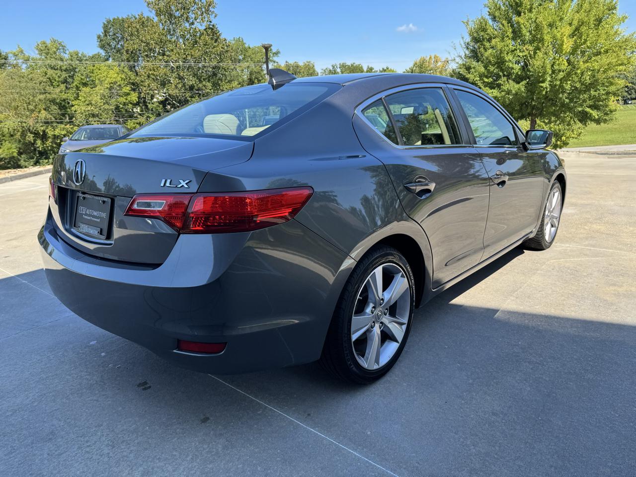 Acura ILX 4dr Sdn 2.0L Tech Pkg 2013