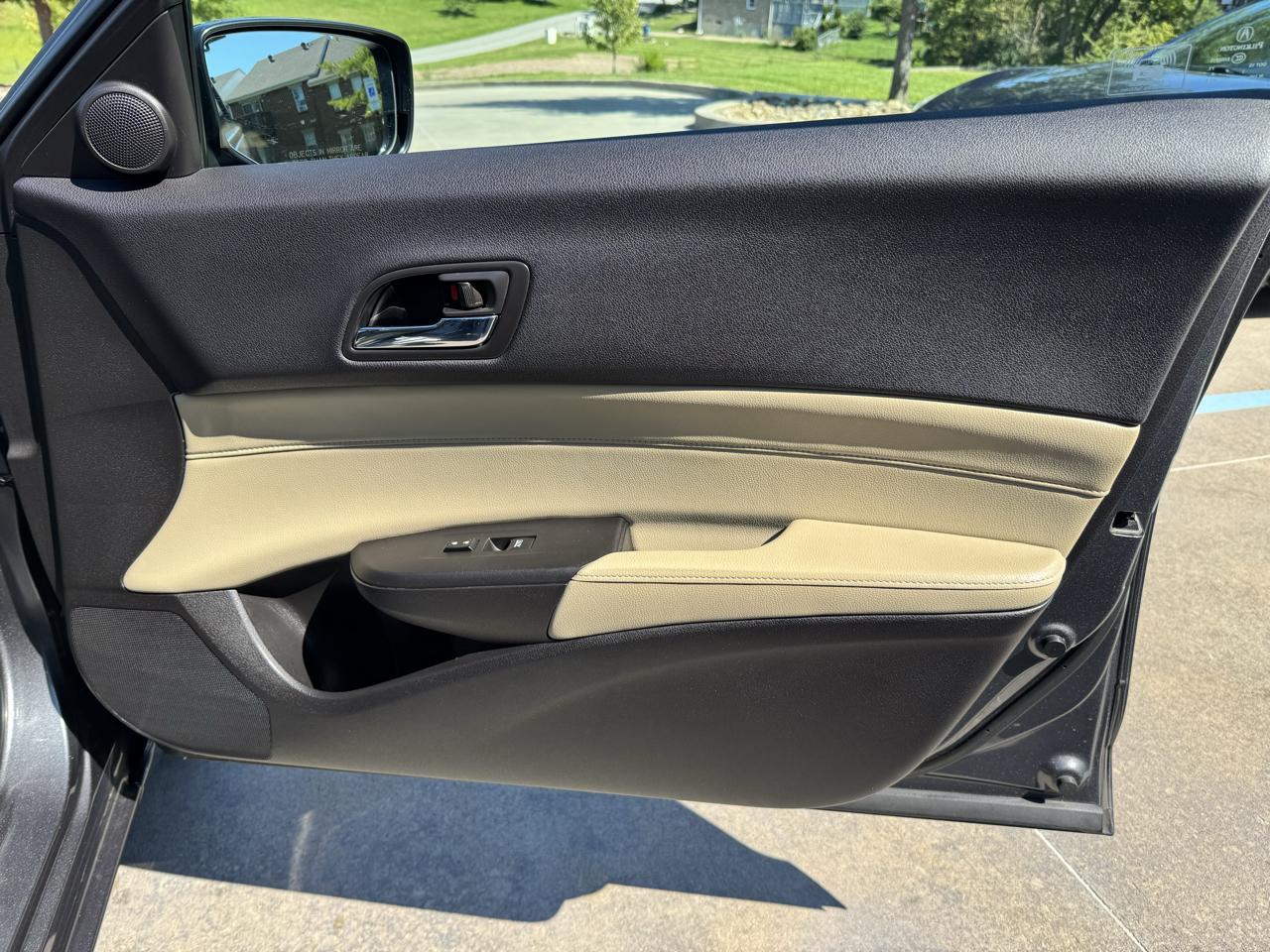 Acura ILX 4dr Sdn 2.0L Tech Pkg 2013