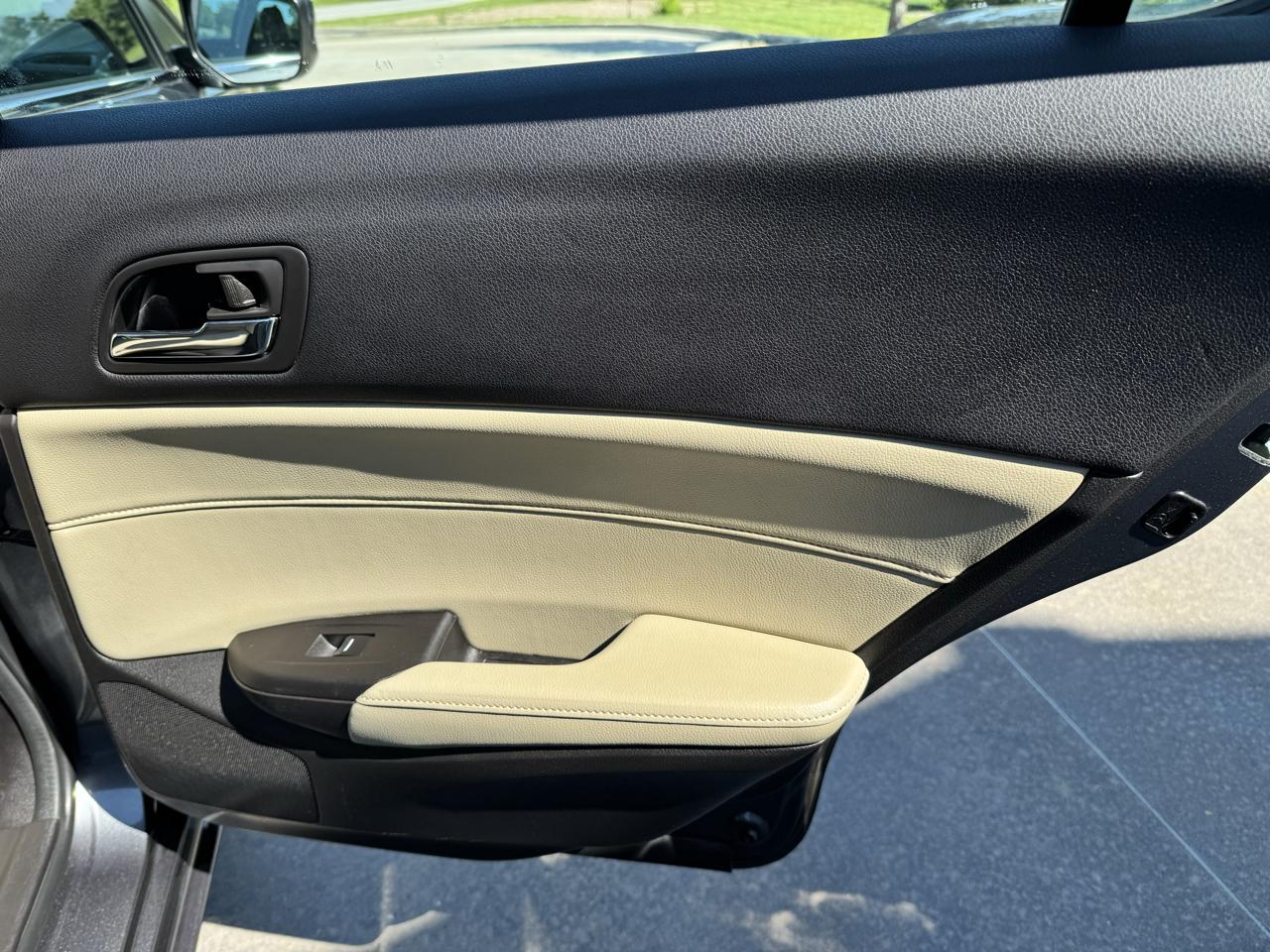 Acura ILX 4dr Sdn 2.0L Tech Pkg 2013