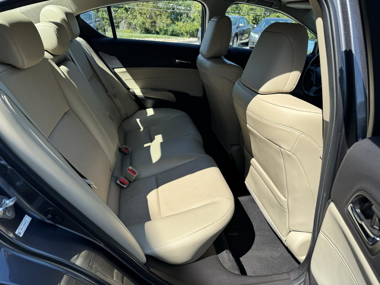 Acura ILX 4dr Sdn 2.0L Tech Pkg 2013