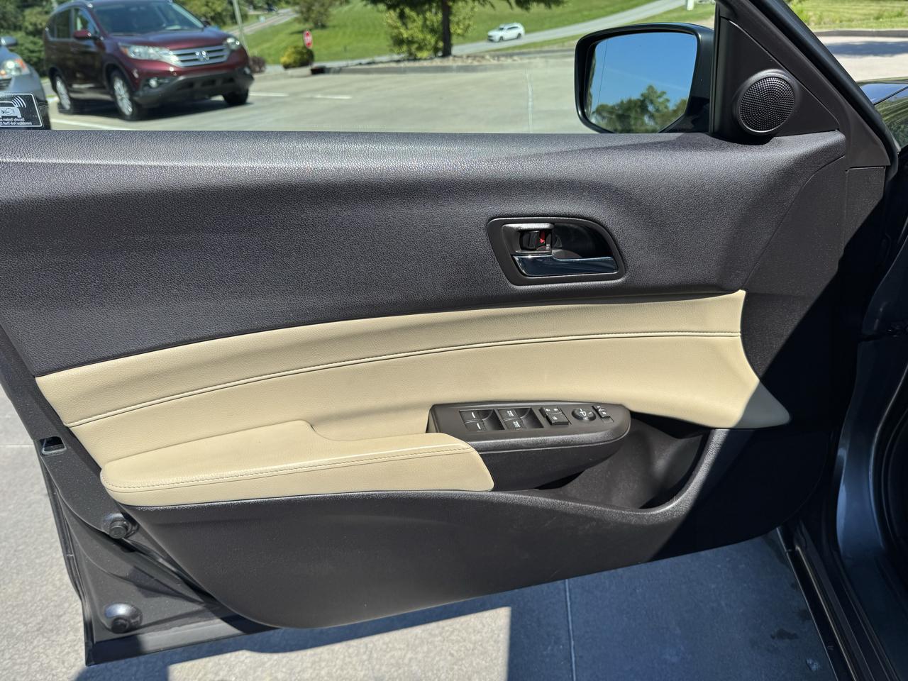 Acura ILX 4dr Sdn 2.0L Tech Pkg 2013