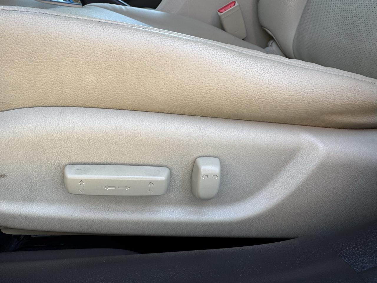 Acura ILX 4dr Sdn 2.0L Tech Pkg 2013