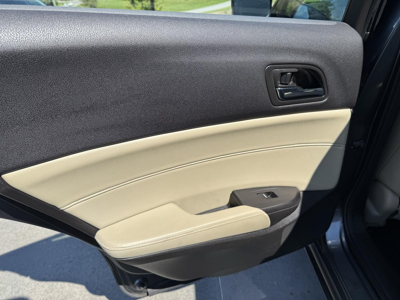 Acura ILX 4dr Sdn 2.0L Tech Pkg 2013