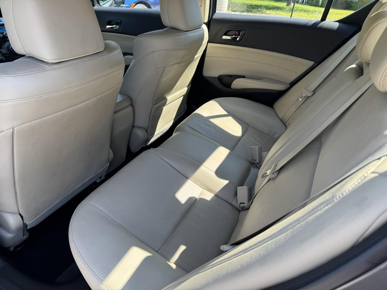 Acura ILX 4dr Sdn 2.0L Tech Pkg 2013