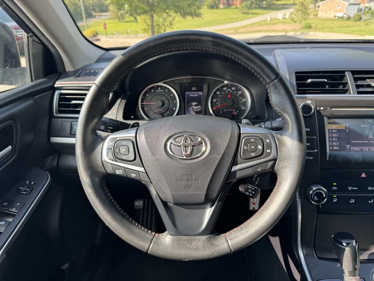 Toyota Camry 4dr Sdn I4 Auto XLE (Natl) 2015