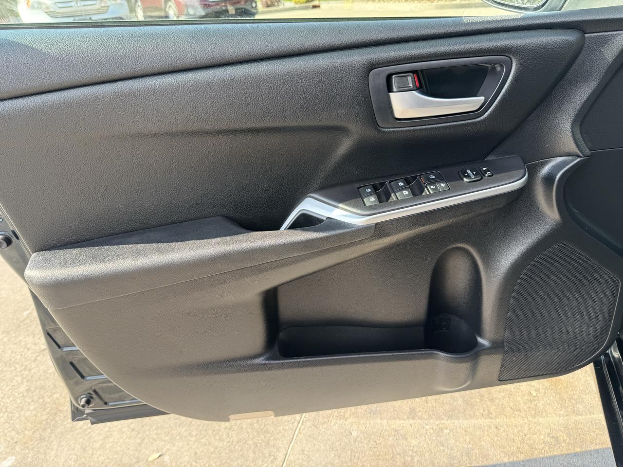 Toyota Camry 4dr Sdn I4 Auto XLE (Natl) 2015