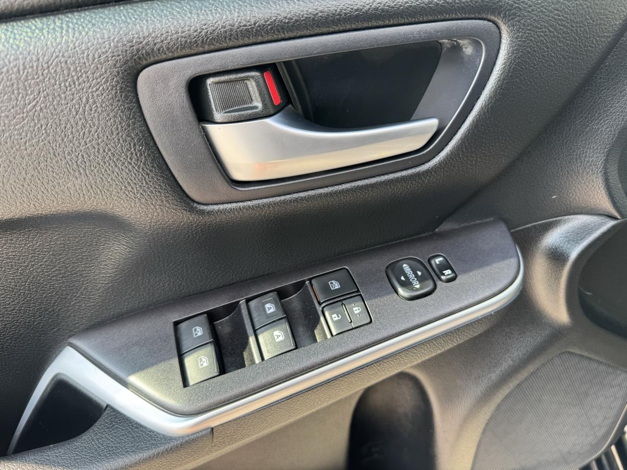 Toyota Camry 4dr Sdn I4 Auto XLE (Natl) 2015