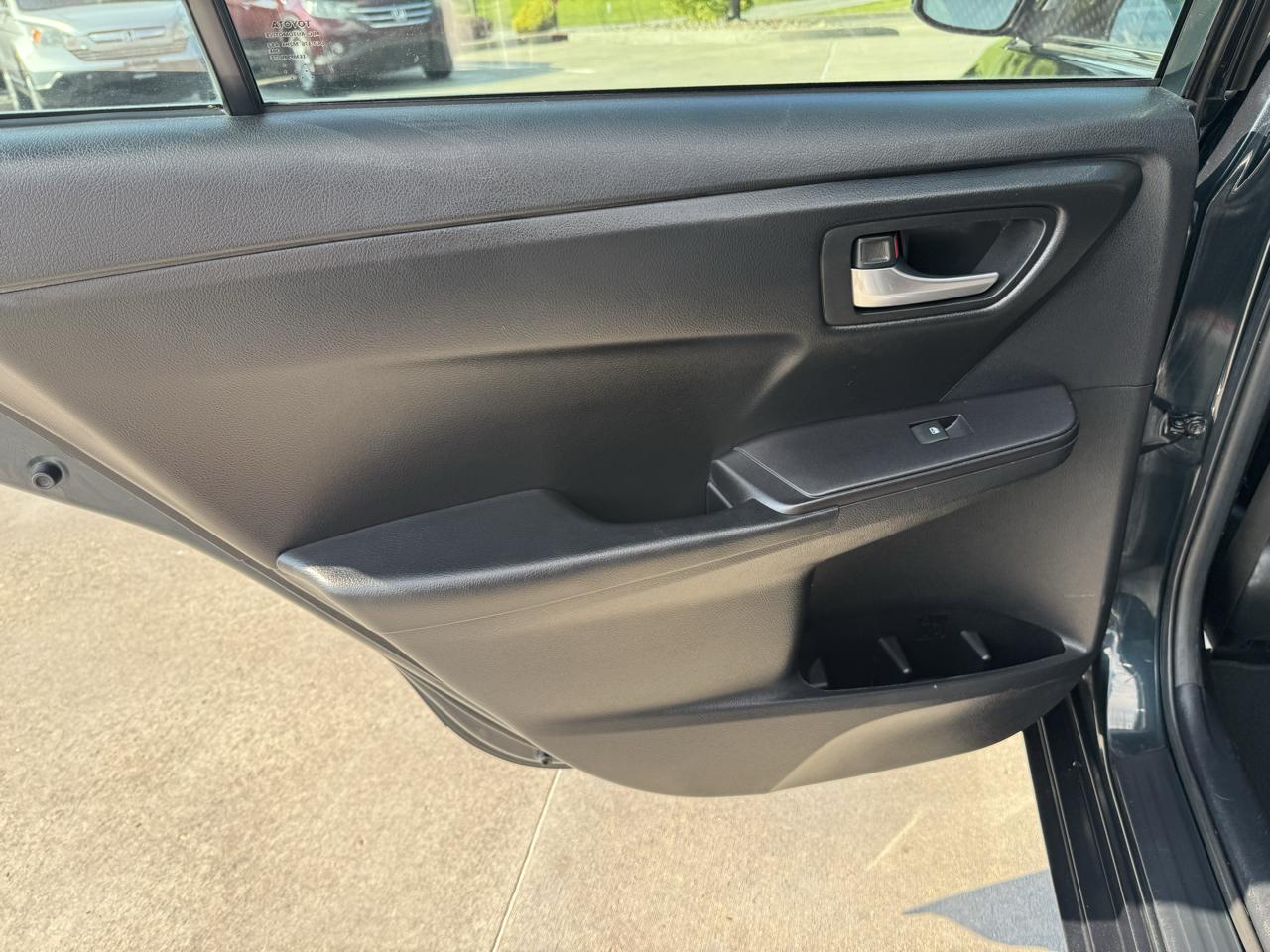 Toyota Camry 4dr Sdn I4 Auto XLE (Natl) 2015