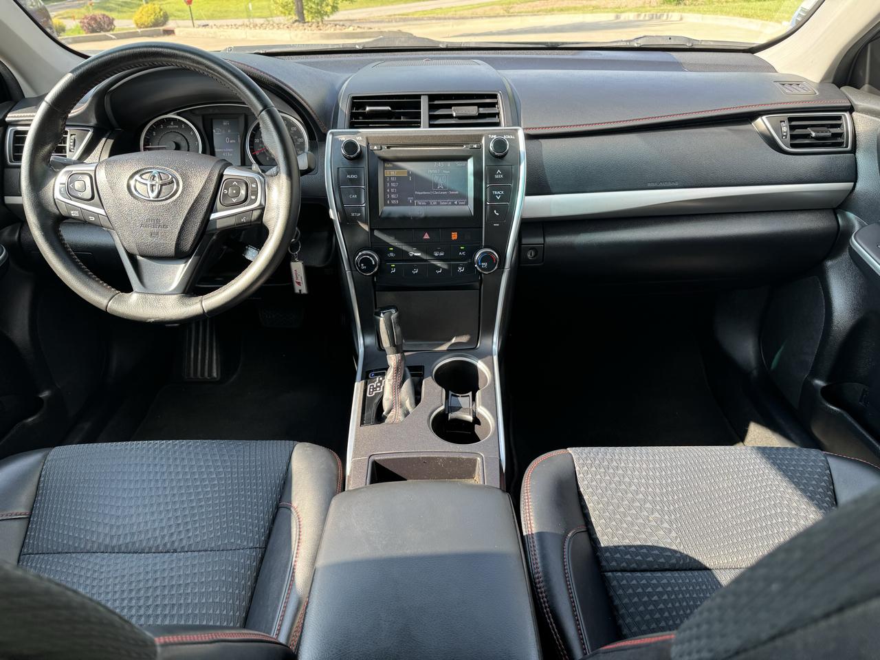 Toyota Camry 4dr Sdn I4 Auto XLE (Natl) 2015