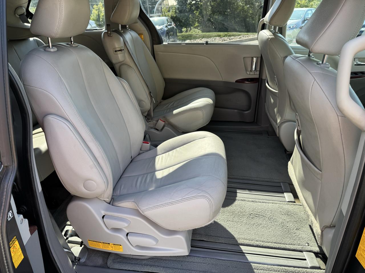 Toyota Sienna 5dr 8-Pass Van V6 XLE FWD (Natl) 2014