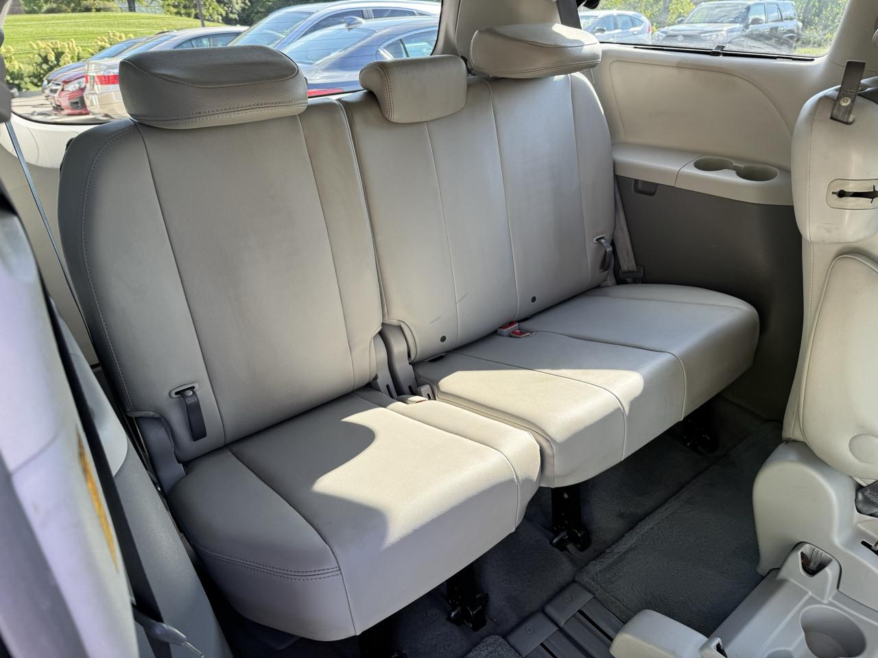 Toyota Sienna 5dr 8-Pass Van V6 XLE FWD (Natl) 2014