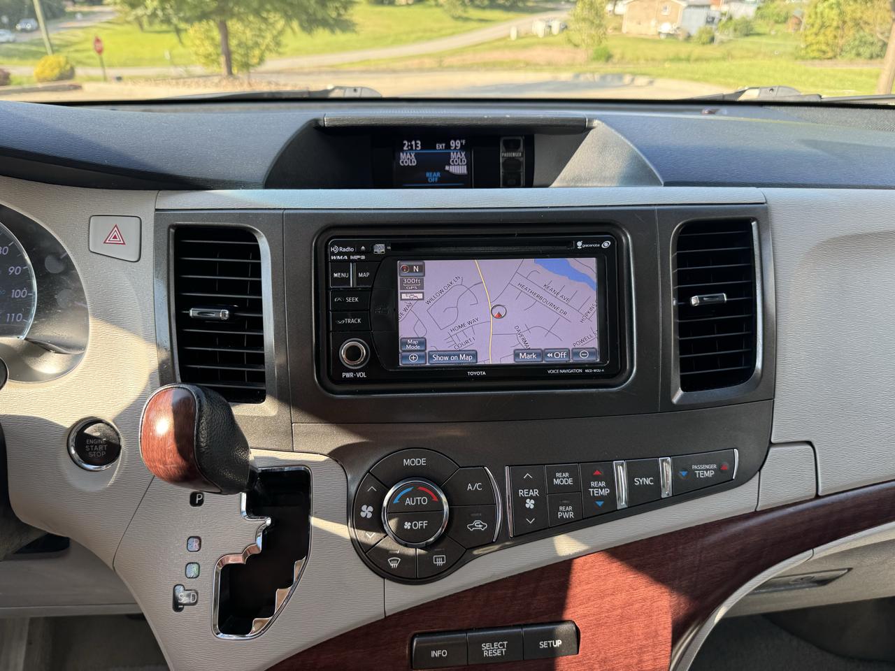 Toyota Sienna 5dr 8-Pass Van V6 XLE FWD (Natl) 2014