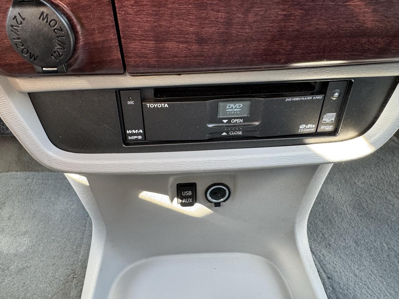 Toyota Sienna 5dr 8-Pass Van V6 XLE FWD (Natl) 2014