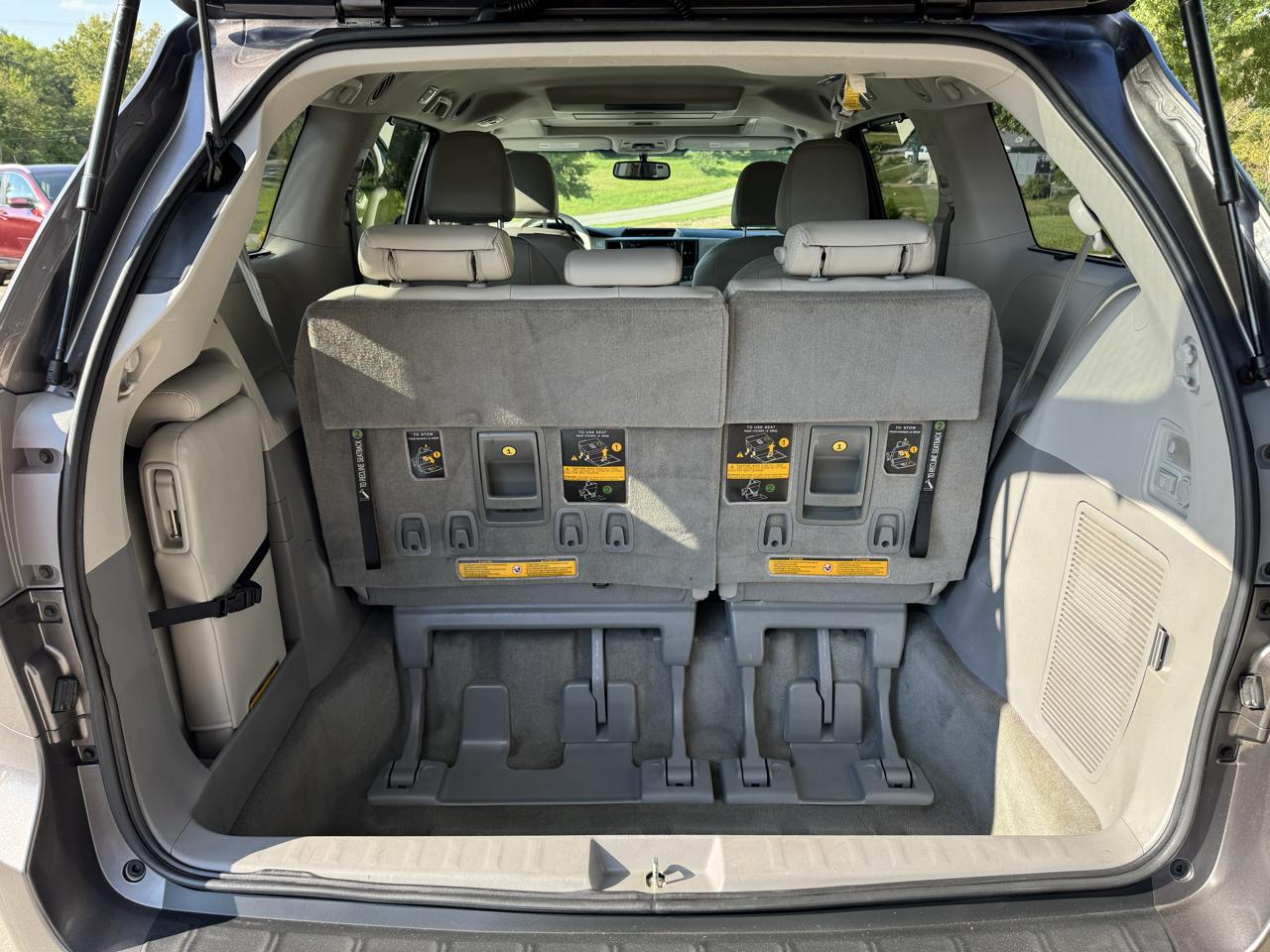 Toyota Sienna 5dr 8-Pass Van V6 XLE FWD (Natl) 2014