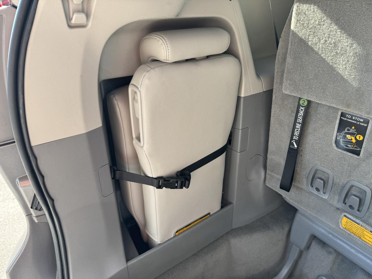 Toyota Sienna 5dr 8-Pass Van V6 XLE FWD (Natl) 2014