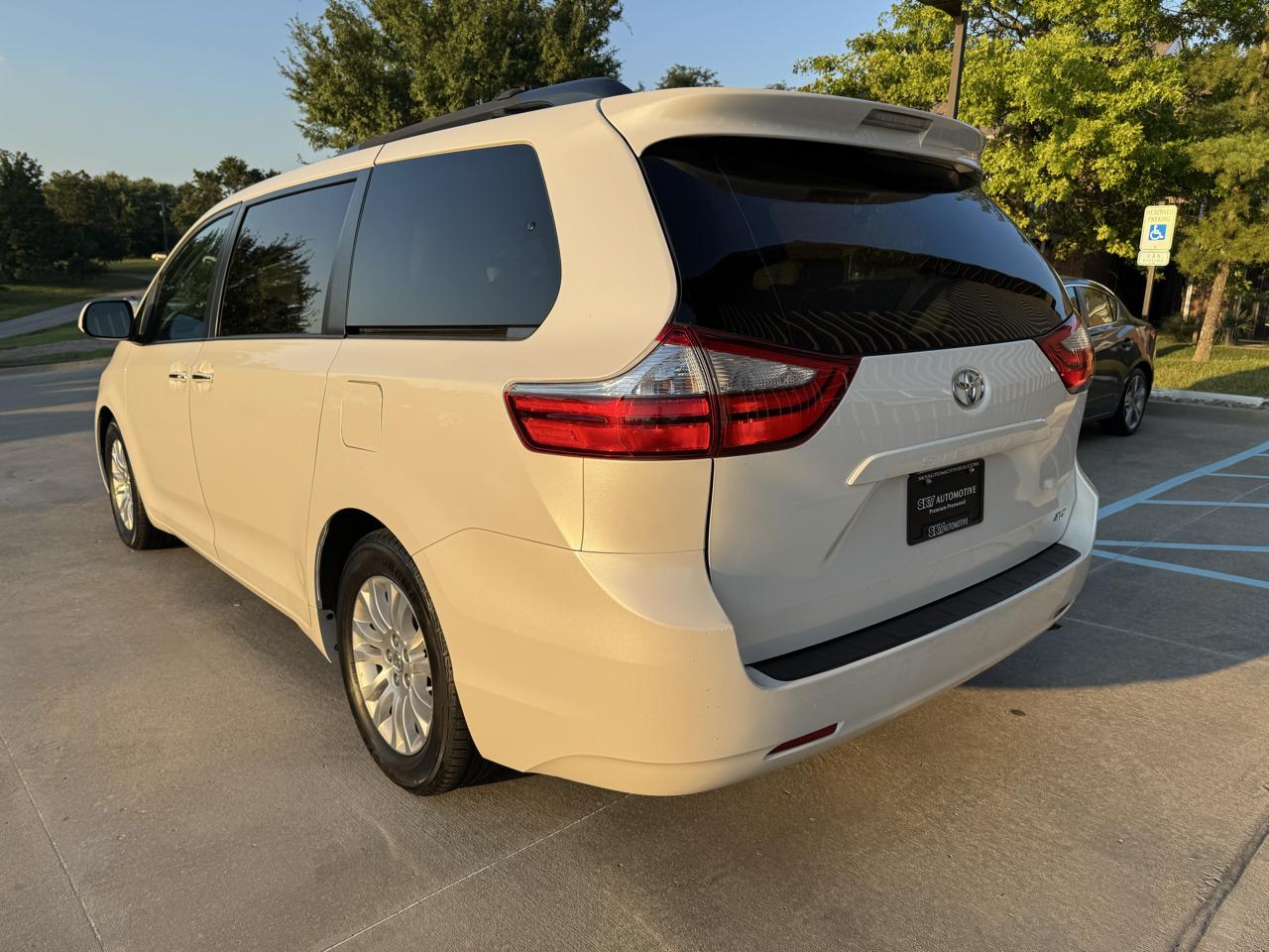 Toyota Sienna  2015